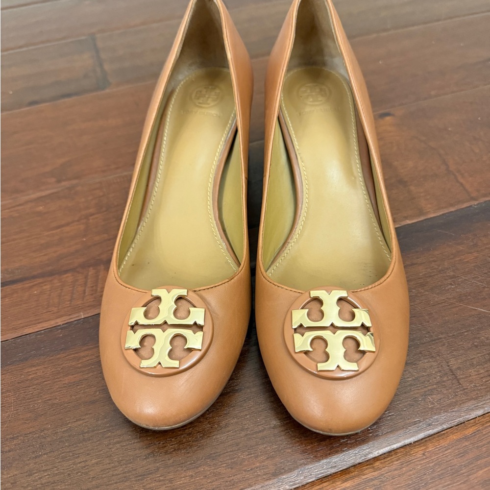 Tory Burch Tan Leather Loafers with Gold Emblem